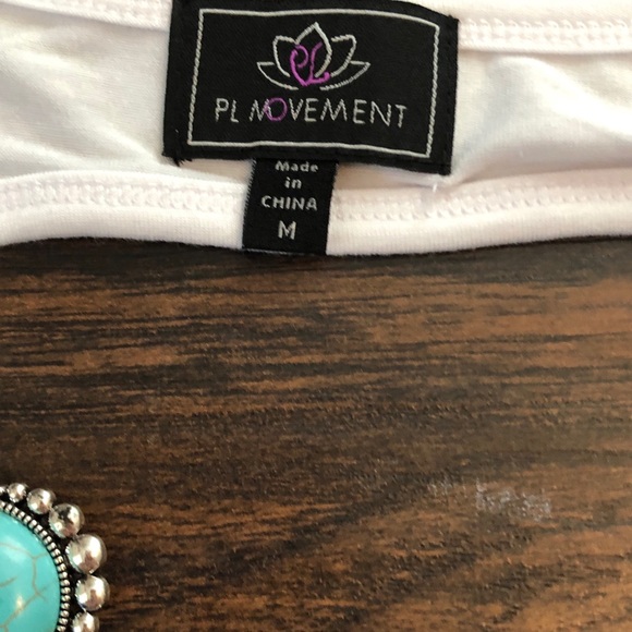 🛍🆕 Pink Lotus Open Back Top in White - Picture 2 of 4